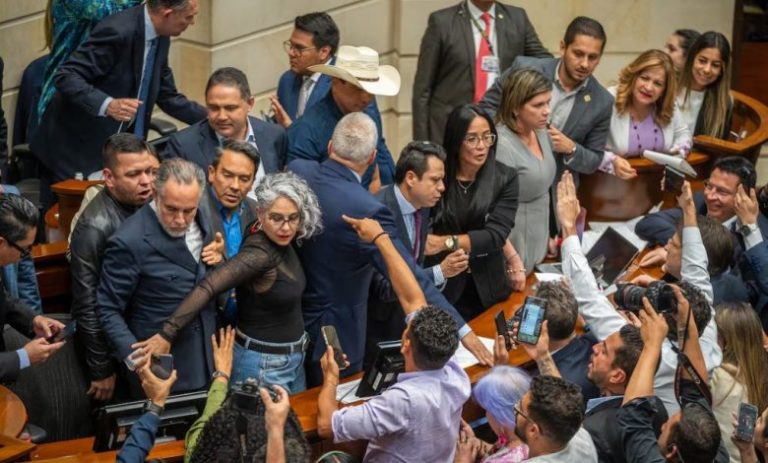 AIDHDES denuncia maniobras antidemocráticas en el Senado colombiano y alerta sobre retrocesos en los derechos humanos