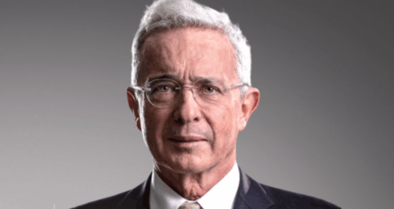 Cuando el poder se impone a la justicia: libertad provisional para Álvaro Uribe Vélez.