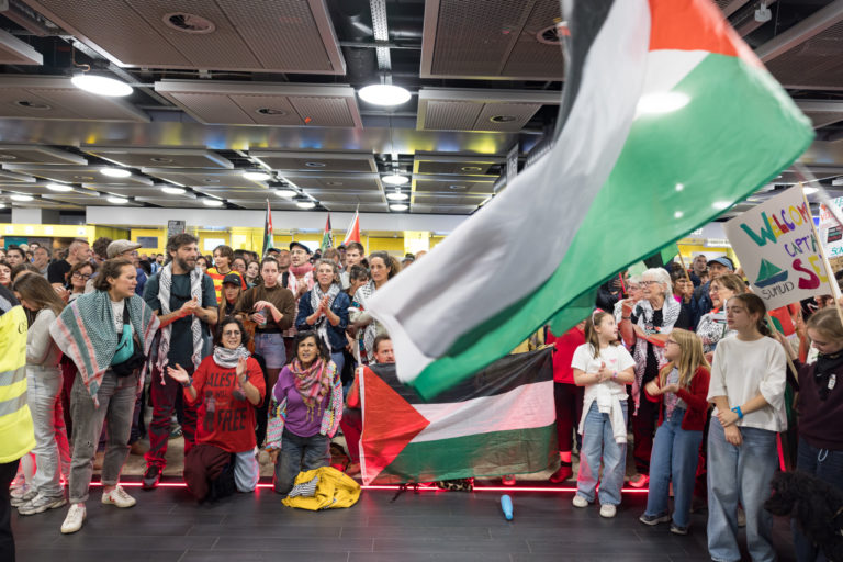 Cuarenta francos de vergüenza: AIDHDES denuncia la humillación y la inacción de Suiza ante los abusos sufridos por la Flotilla SUMUD